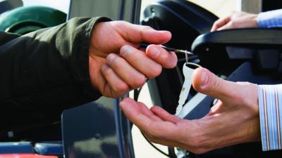 Vantaggi dell’acquisto e del noleggio di un carrello elevatore